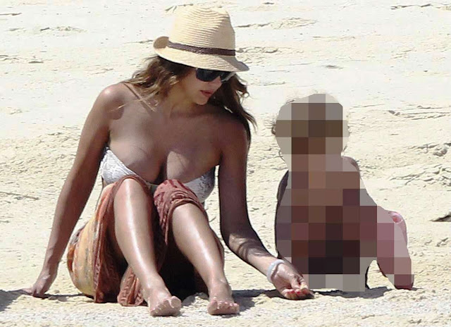 jessica alba hot sexy bikini pics photos exposing big mommys breasts