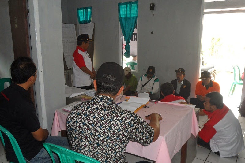 CLICK TO ENLARGE Gambar Kegiatan PPS Desa Mekar Baru Kecamatan Petir pada Pemilu 2014
