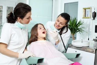 http://4.bp.blogspot.com/-gTMyDcEZW9g/T7clz0H2vwI/AAAAAAAAAqo/5zsRPSpFJuA/s1600/Tips+Mengajak+Anak+ke+Dokter+Gigi.jpg