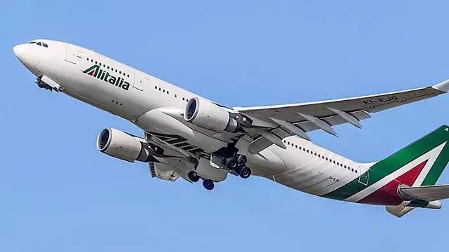 Υπό κατάρρευση η Alitalia – Πάνω από 2 δισ. ευρώ τα χρέη της αεροπορικής εταιρείας Υπό κατάρρευση η Alitalia – Πάνω από 2 δισ. ευρώ τα χρέη της αεροπορικής εταιρείας