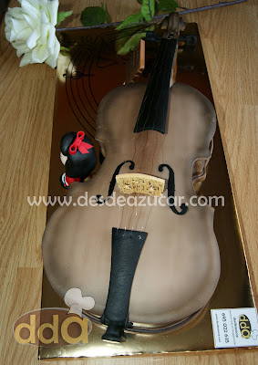 tarta fondant, tarta, tarta violin, mafalda, MSC, tarta fondant Sevilla