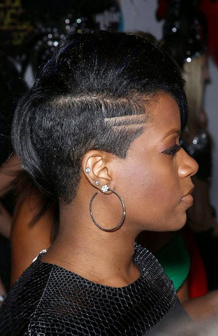 Êtes,vous marre de porter vos cheveux courts dans le même style vieux et ennuyeux? Ensuite, vous pouvez simplement prendre un regard sur les différents et