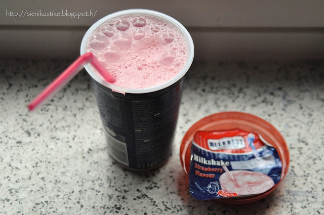 клубничный молочный коктейль mansikkapirtelö, strawberry milk shake