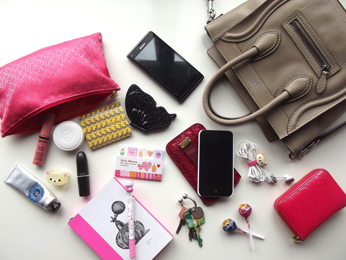 What's In My Bag ft. Celine Nano Style & Paper