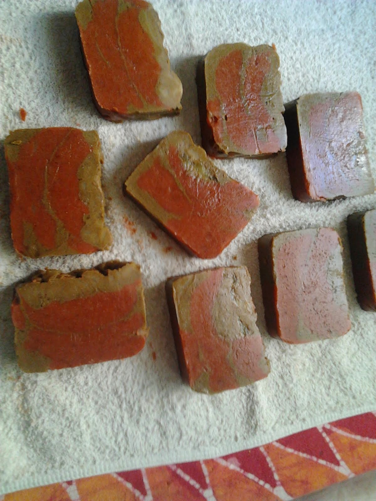 Pastillas de jabón de dos arcillas: verde y roja