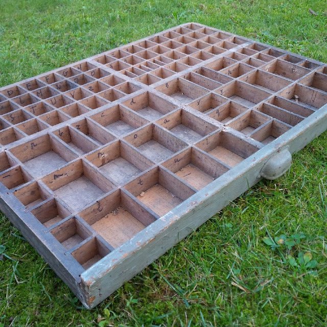 cassetto di antico schedario