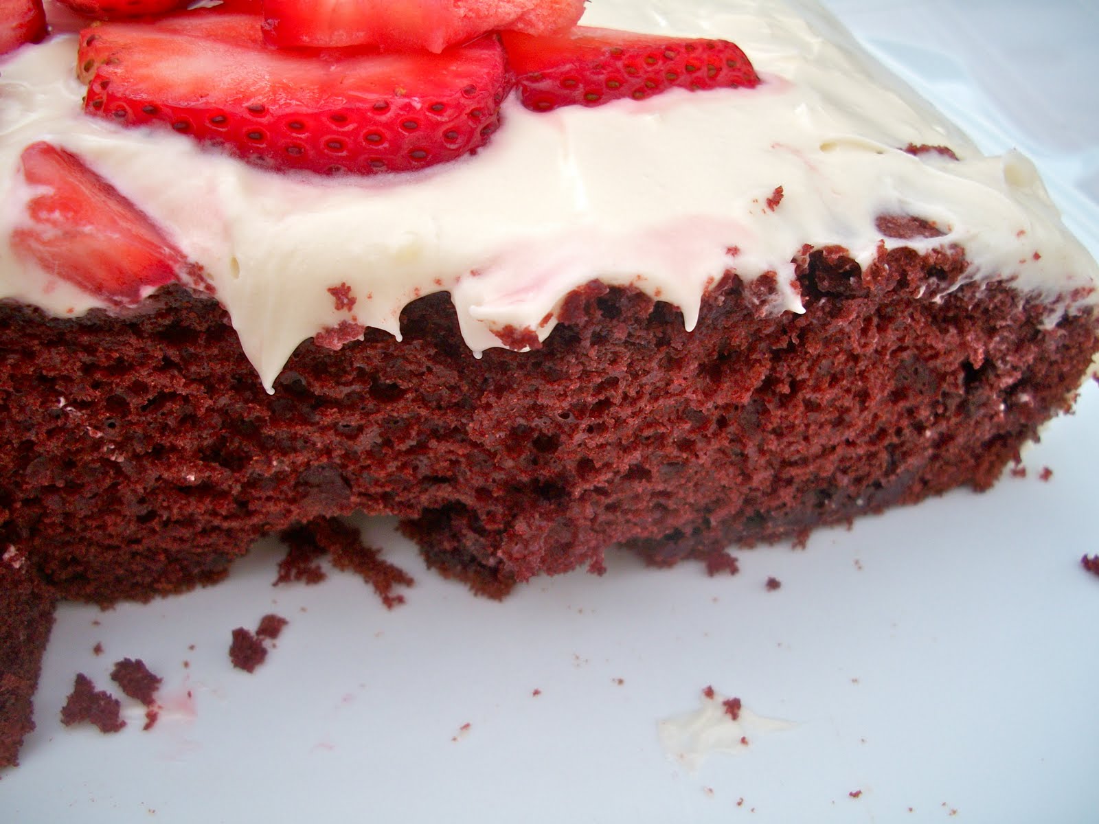 Canada+day+cake+with+strawberries