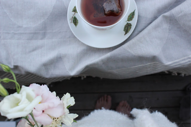 Frukost och kvällstankar. 2 1 Frukost och kvällstankar.