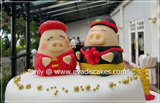 PenangCakes-EvadisCupcakes+-+Piggies+Wedding+Fondant+cake+&amp;+Cupcakes+1.JPG