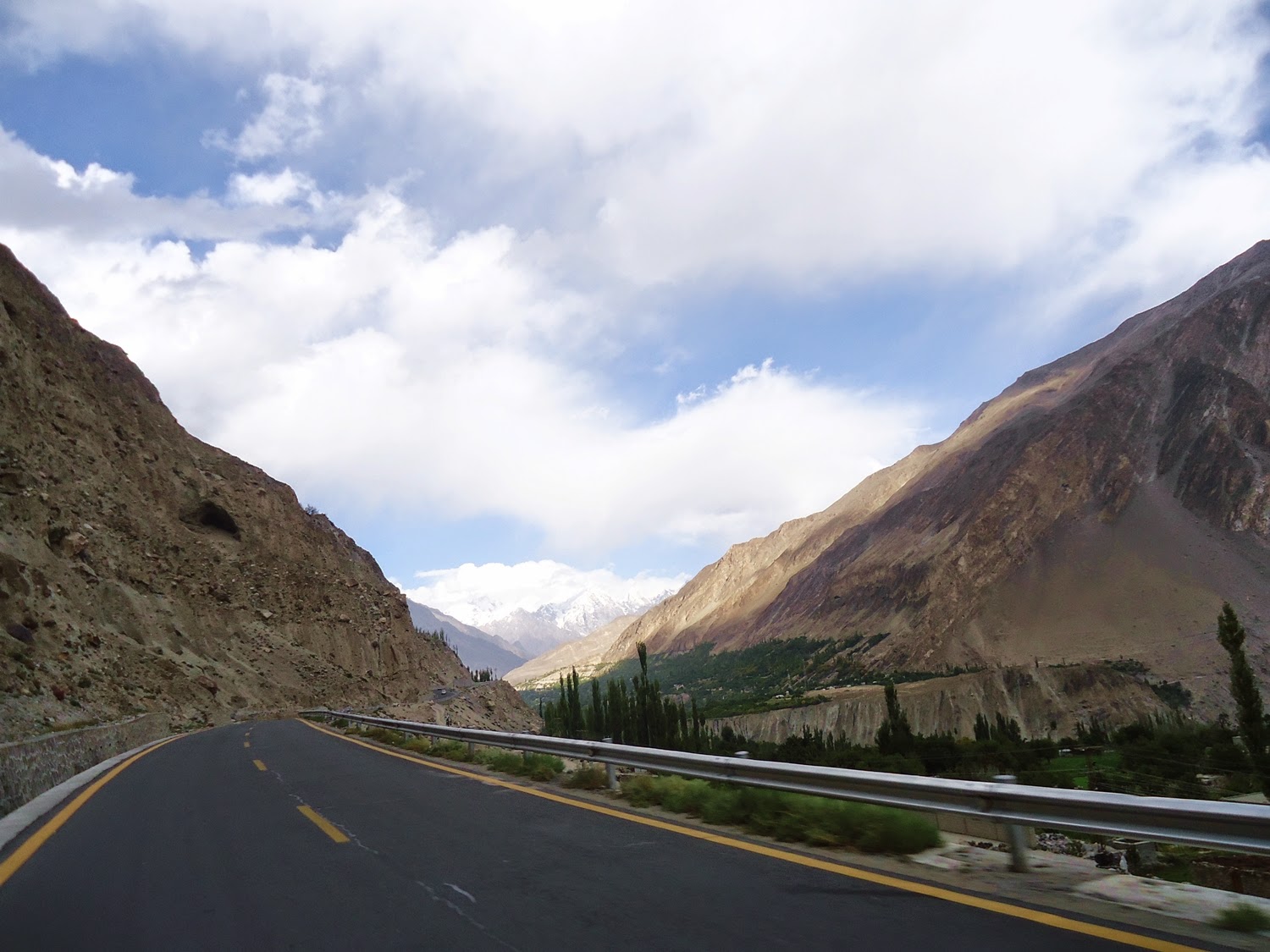 Hunza Valley (www.prettygloss.blogspot.com) Hunza Valley (www.prettygloss.blogspot.com)