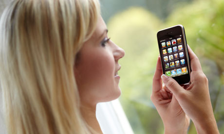 http://4.bp.blogspot.com/-g_al3xWDwt4/Tdg1me10sJI/AAAAAAAAAIM/86u8pU64Zng/s1600/Girl-using-an-iPhone.jpg