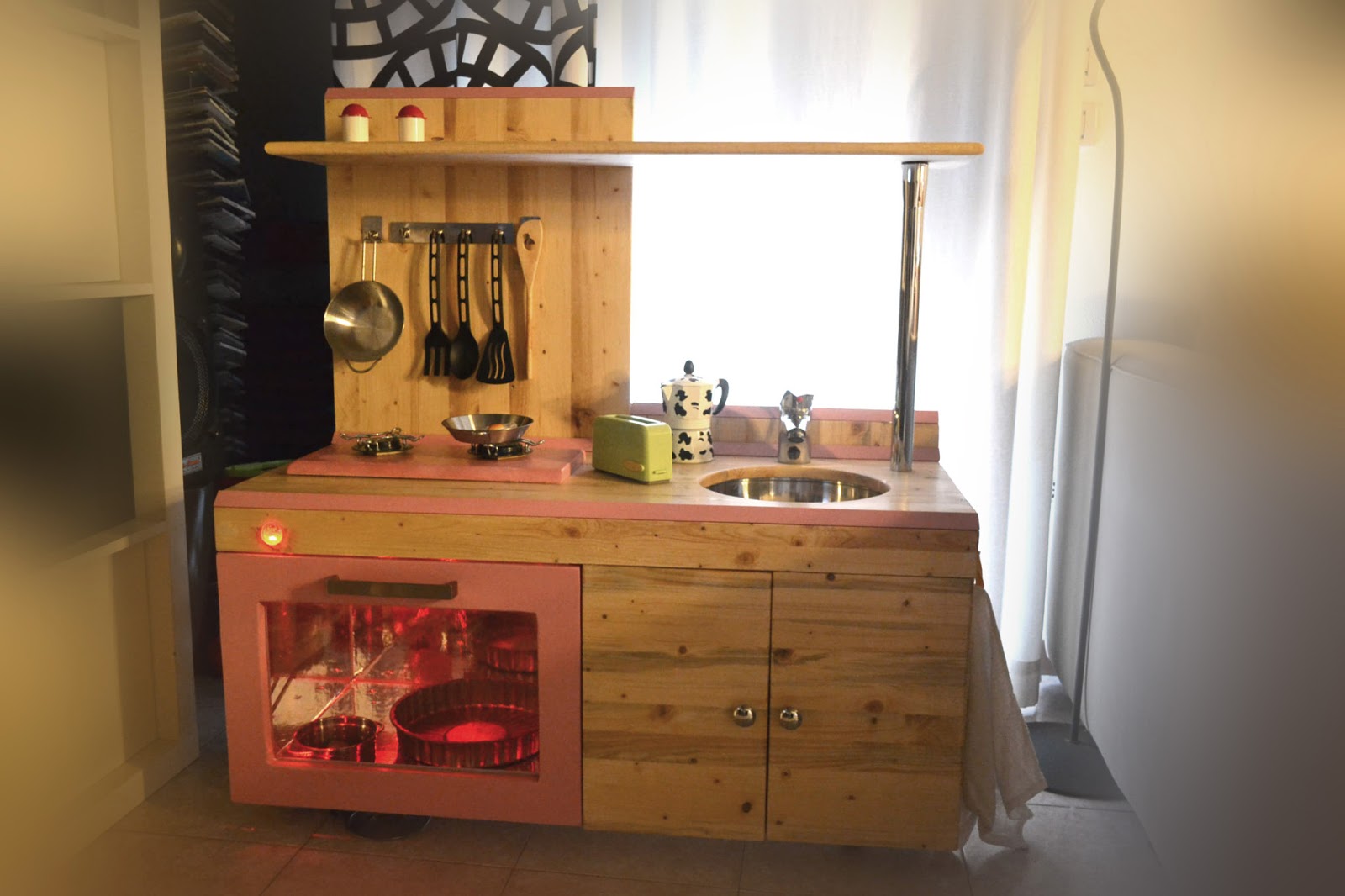 Mammarum: come costruire una cucina per bambini di legno Cucine fai da te in legno
