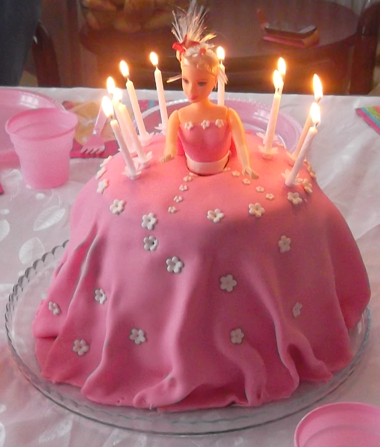 BALKABAĞI KURABİYE EVİ BARBIE PASTA