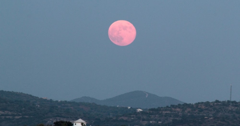 Incontinência cultural: A lua de hoje nascendo