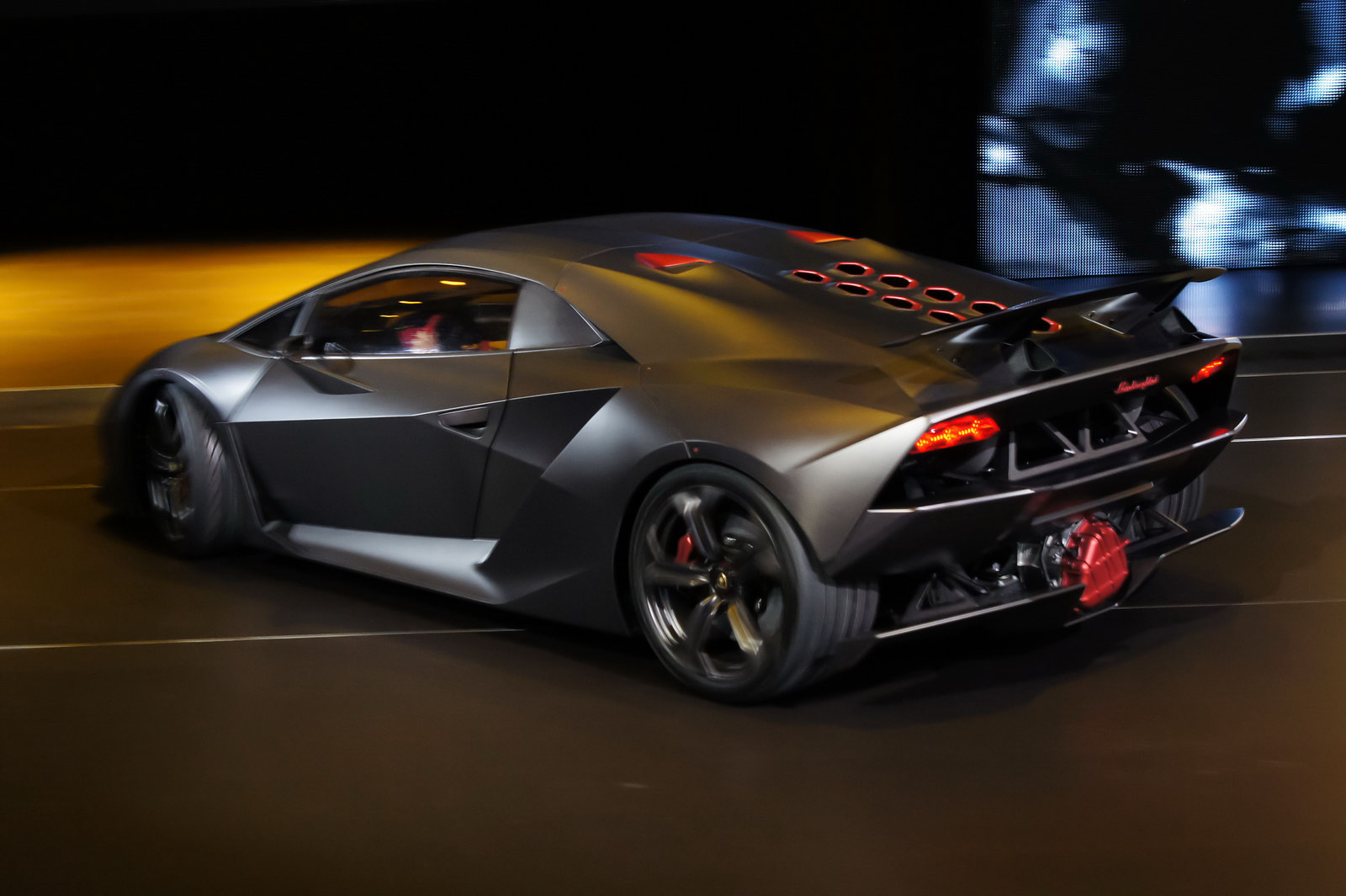 AUTO ZONE: Lamborghini Sesto Elemento