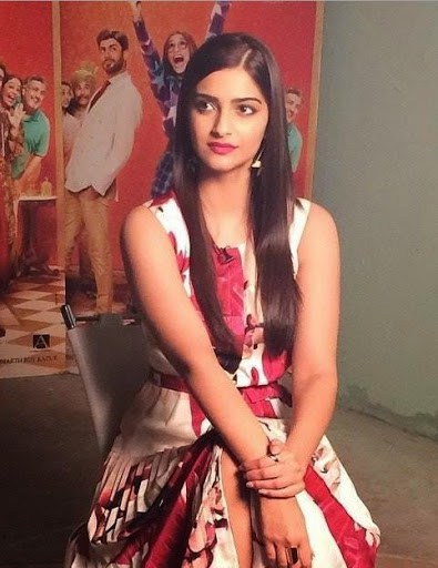 sonam kapoor wallpapers Sexy Sonam Kapoor wallpapers in HD
