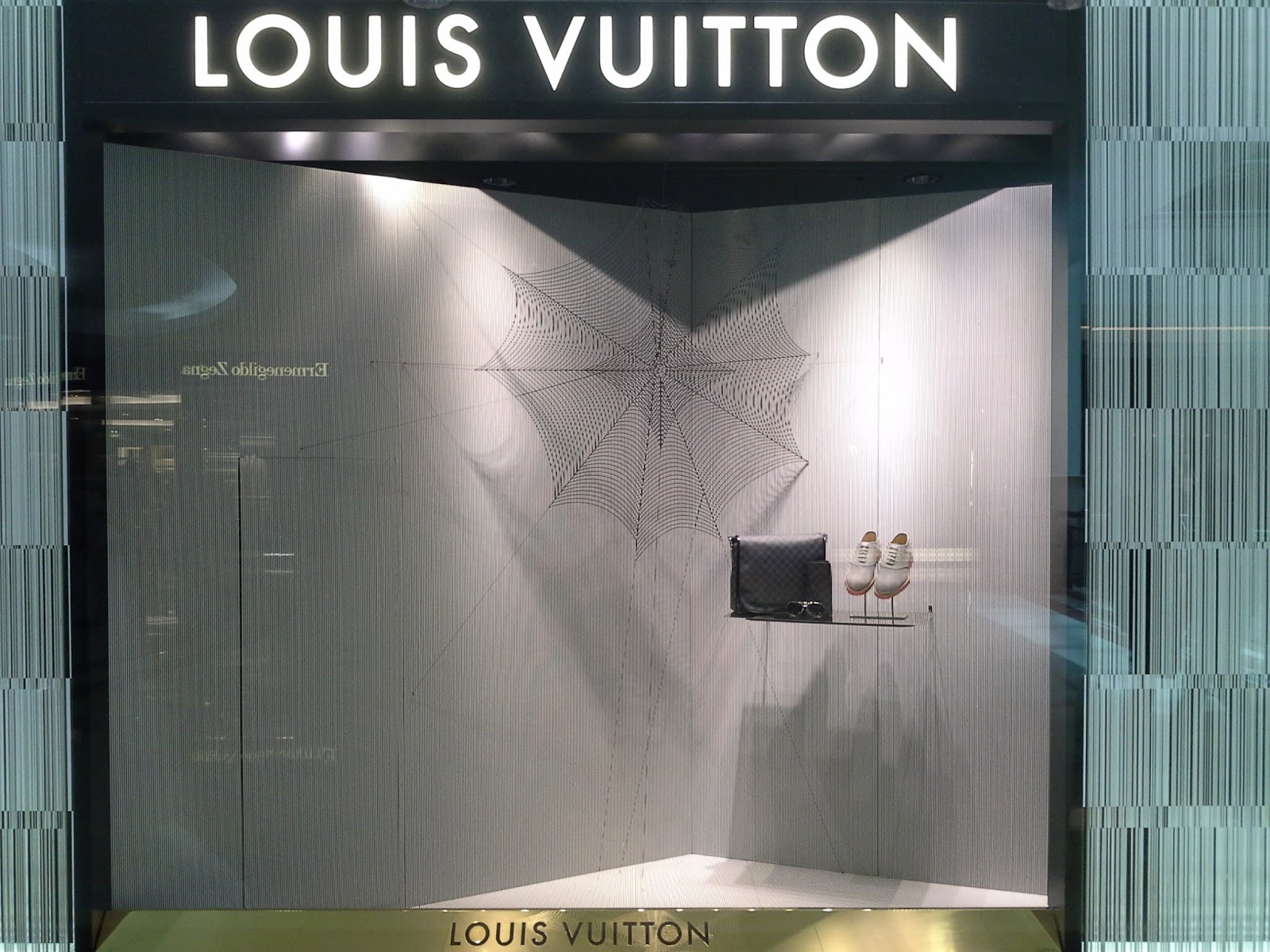displayhunter2: Louis Vuitton: Spider web