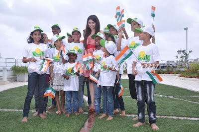 Actress Prachi Desai supporting the 'Choone Do Aasman' campaign of Smile Foundation