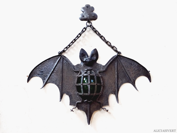 aliciasivert, Alicia Sivertsson, Rouen, France, Musée le secq des Tournelles, normandy, frankrike, nomandie, museum, järnmuseum, iron, järn, bat, lantern, lykta, fladdermus