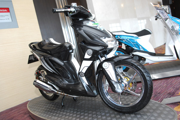 beat warna pink terkeasan feminim japanese modif honda beat tahun 2010 title=