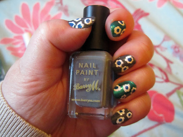nails grey and teal floral nail