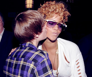 Justin bieber kissing rihanna