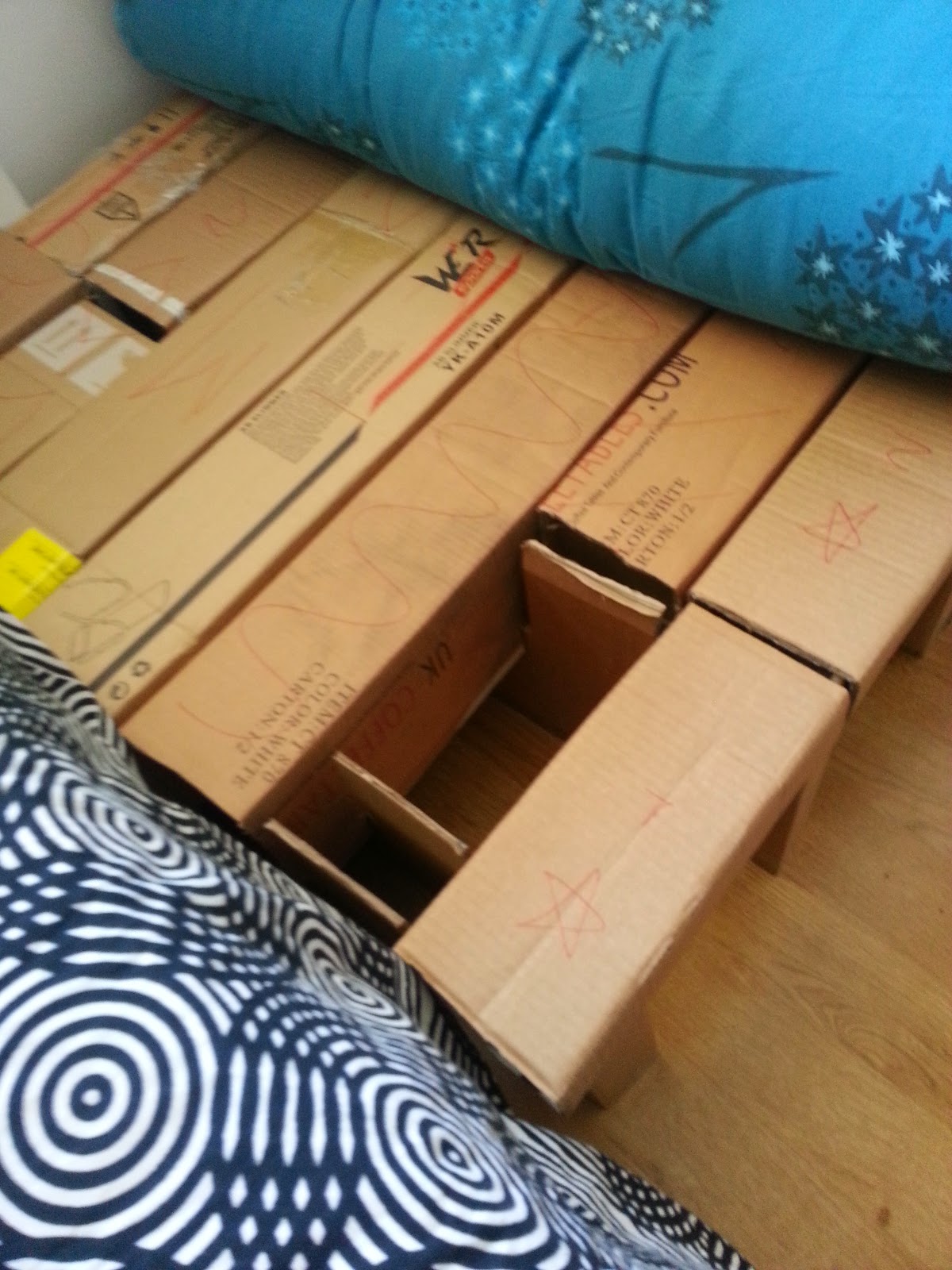 Artadium DIY cheap Cardboard bed