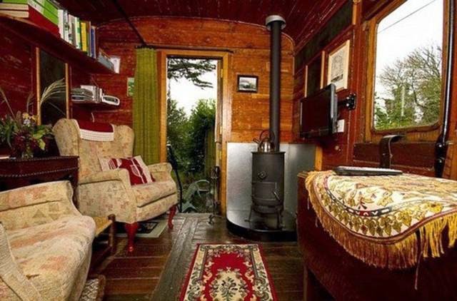 Old Luggage Van - Cottages in a vintage Train Wagon Old Luggage Van - Cottages in a vintage Train Wagon