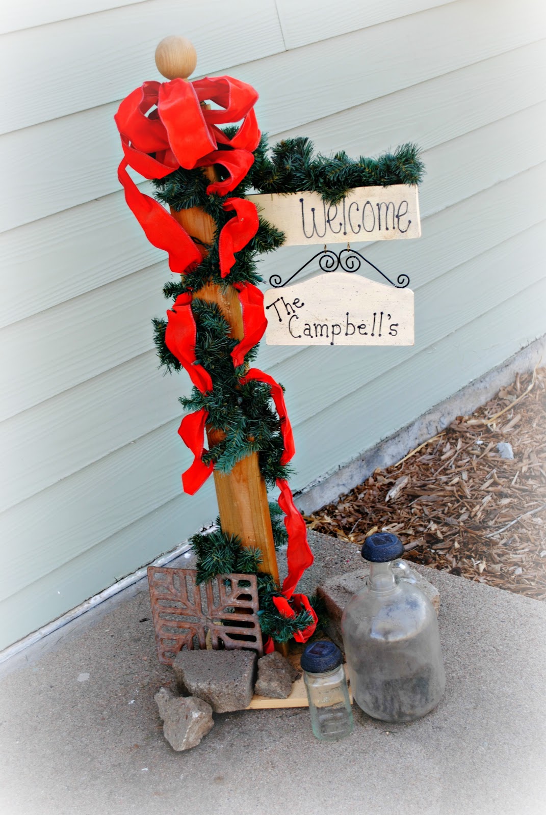 chores and chandeliers: Outdoor Christmas Decorations