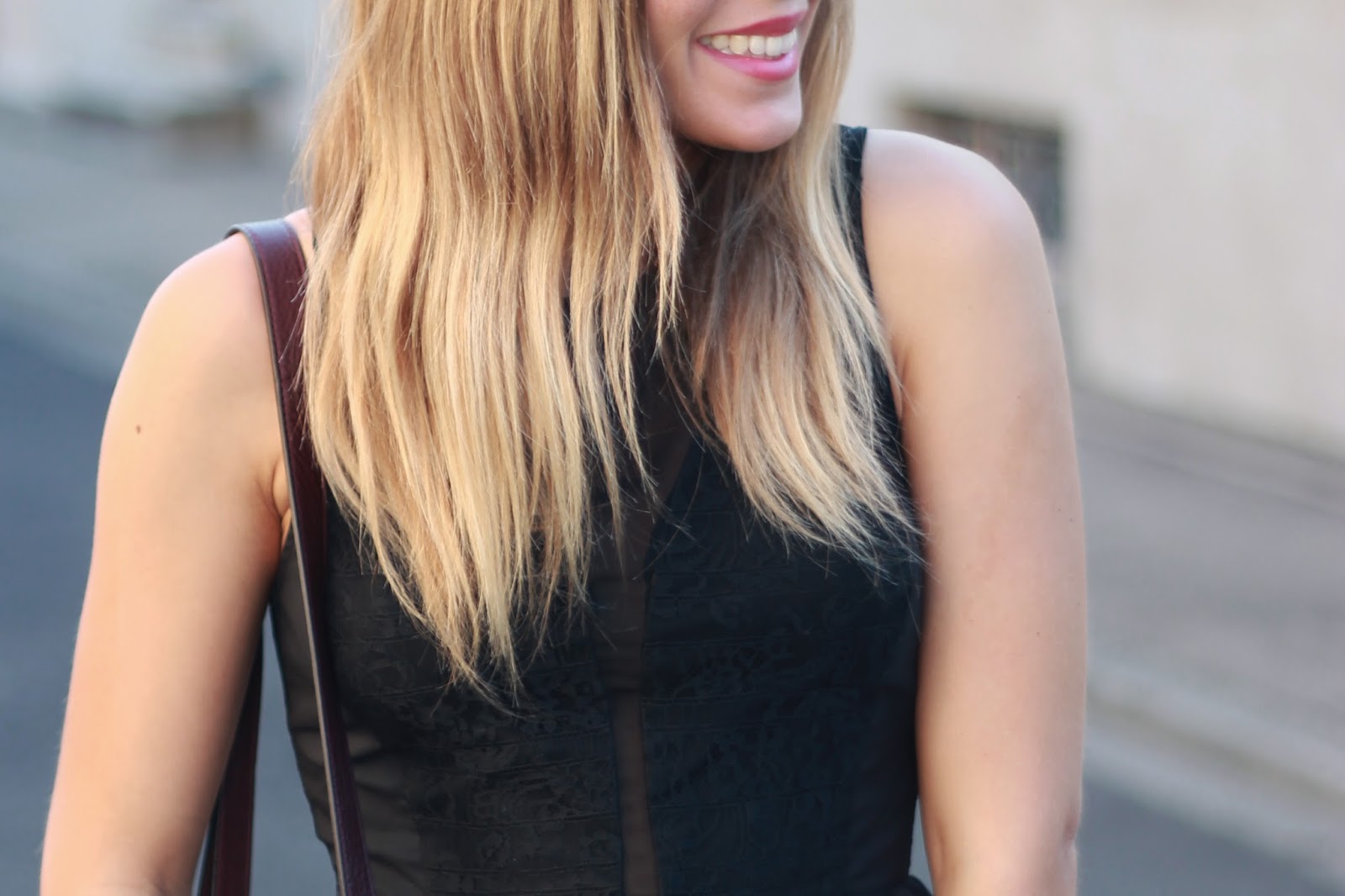 Titre Robe noire dentelle