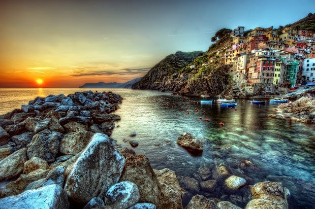 World's 10 most colorful cities - Cinque Terre, Italy picture