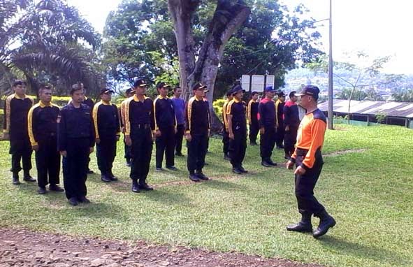 Latihan PBB Tingkatkan DIsiplin Anggota Senkom Sukabumi