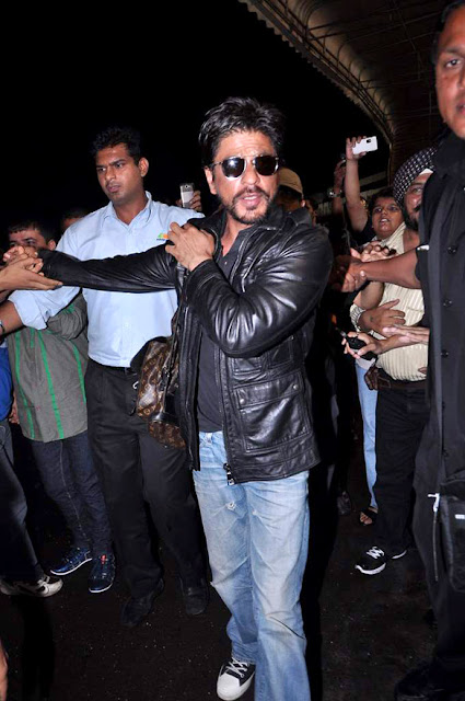 Shahrukh Khan snapped at International Airport photos