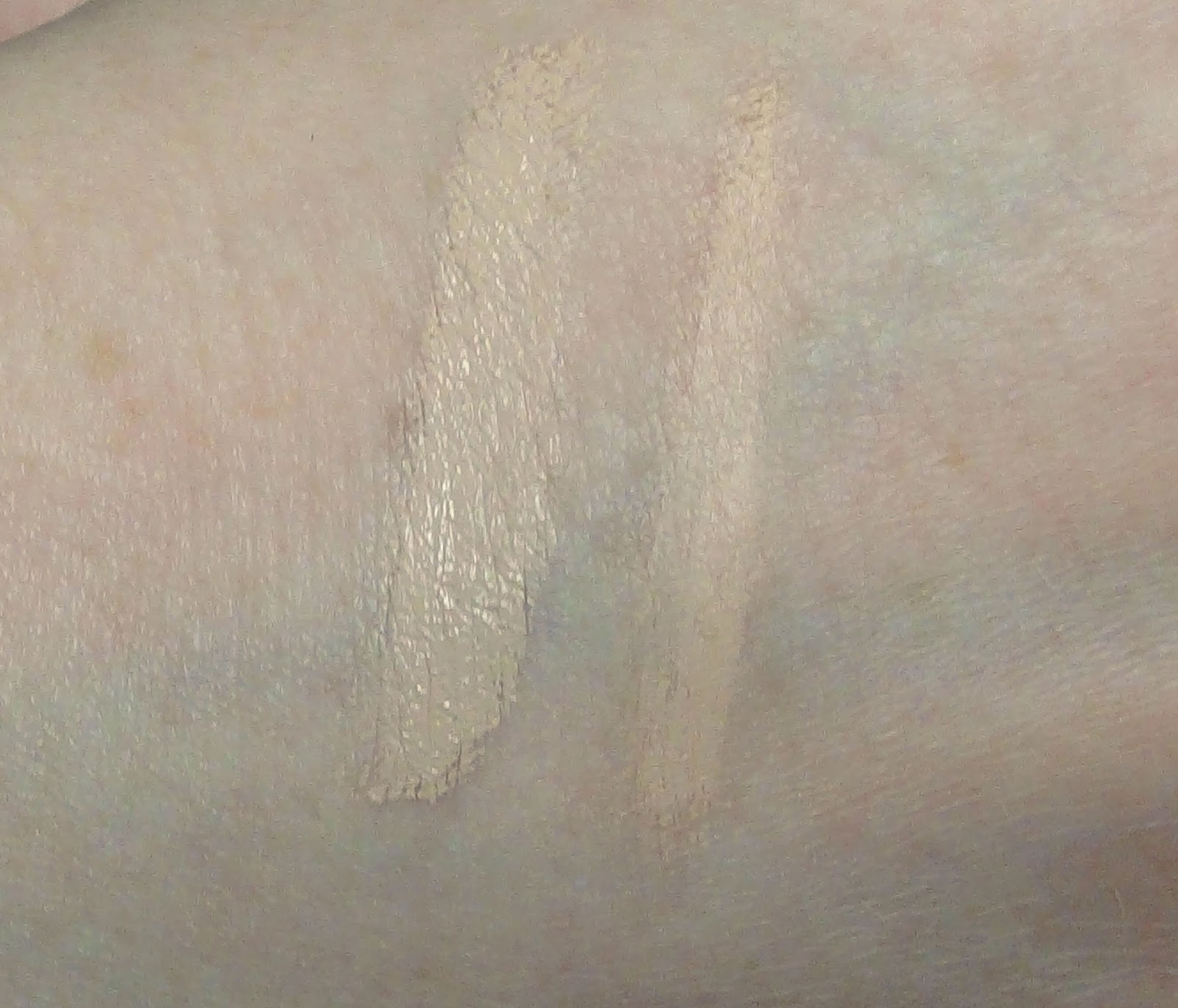 MAKE UP FOR EVER Full Cover Concealer 1 vs Hard Candy Glamoflauge
