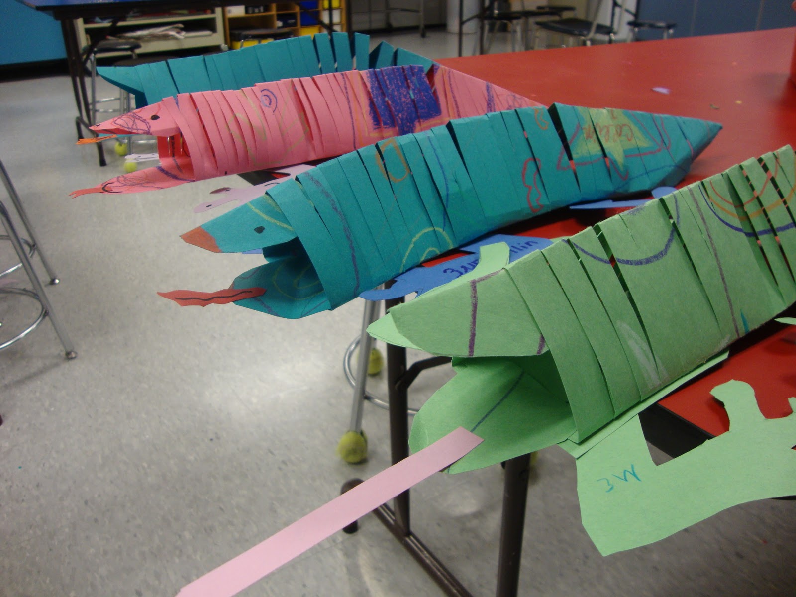 Art. Paper. Scissors. Glue! Slinky Lizard