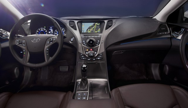 2013+Azera+Interior.jpg
