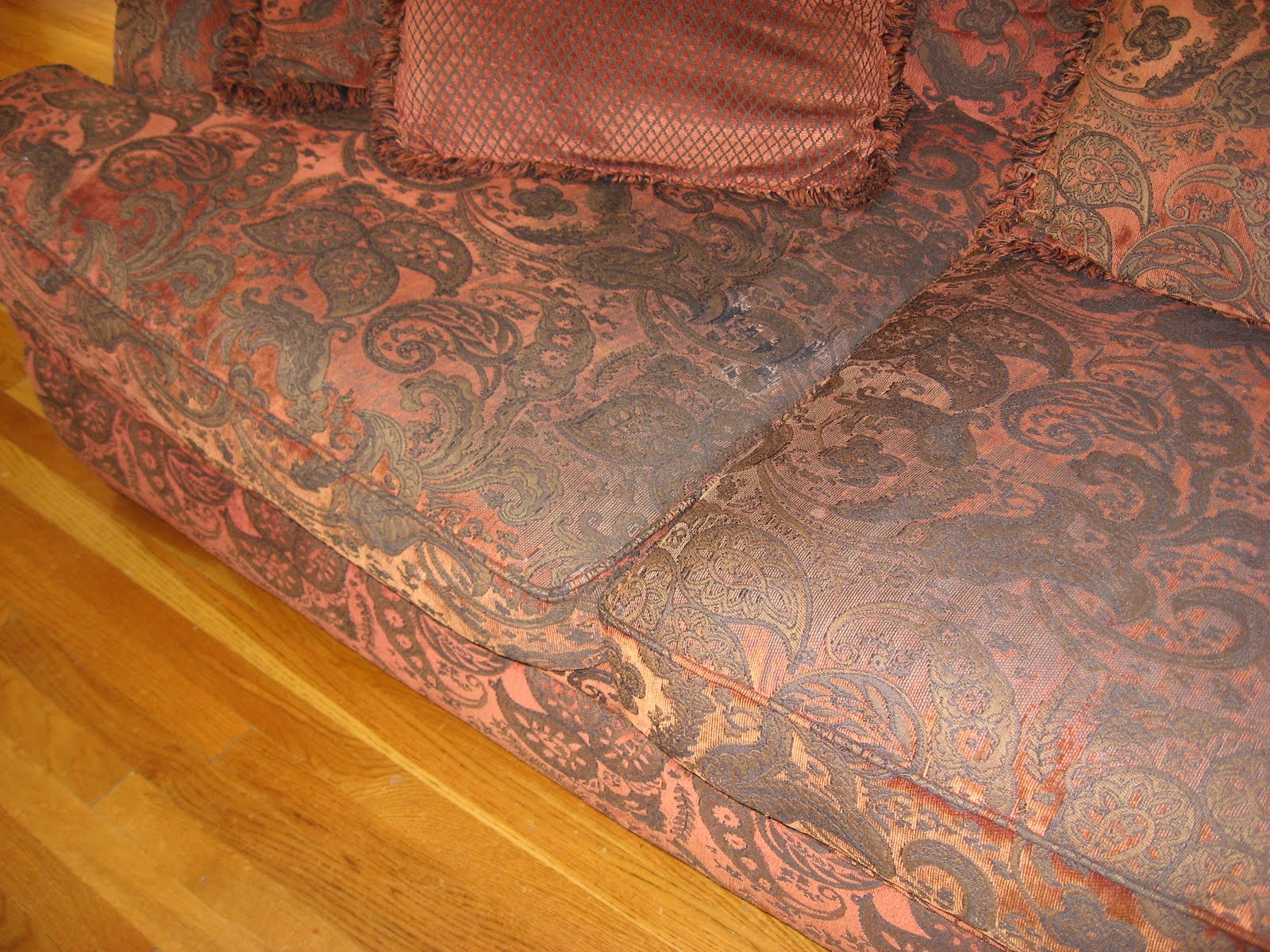 Gotta Sale It Red Floral Sofa Suite