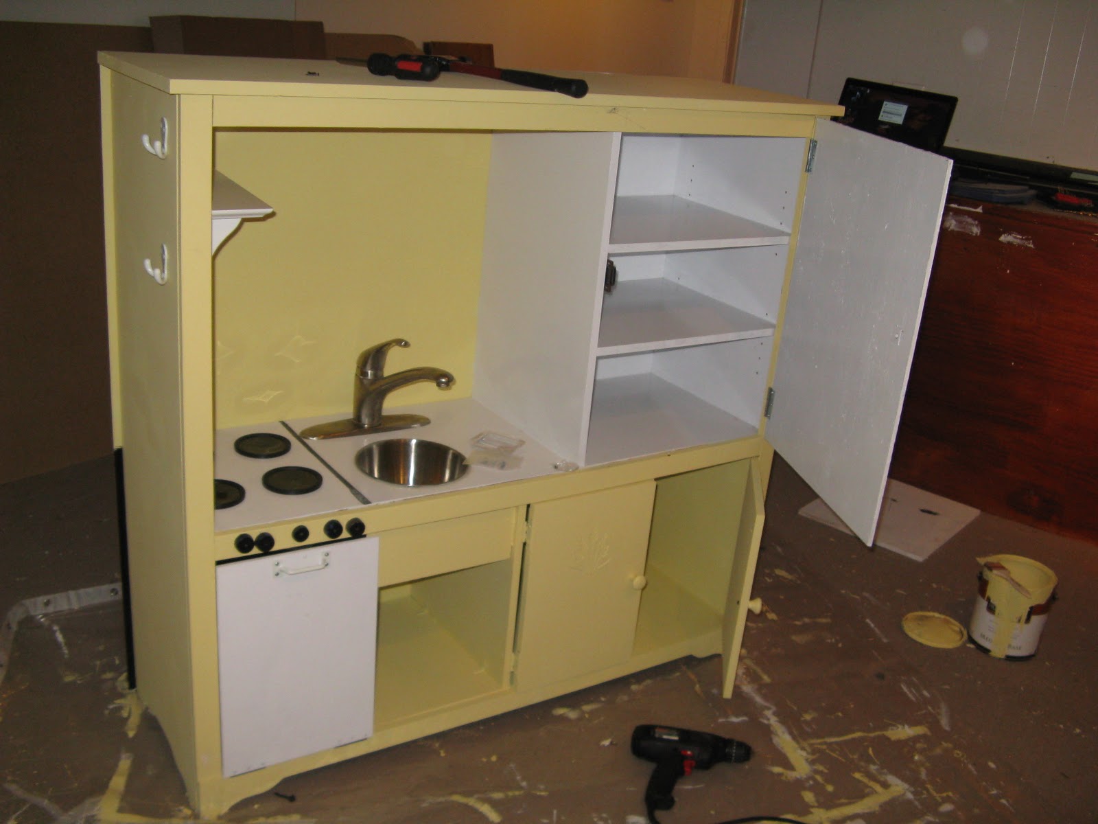 SuperMommy DIY Toy Kitchen Tutorial (How To Be the Coolest