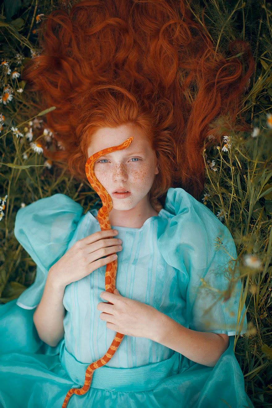 Russian Photographer Takes Stunning Portraits With REAL Animals Russian Photographer Takes Stunning Portraits With REAL Animals