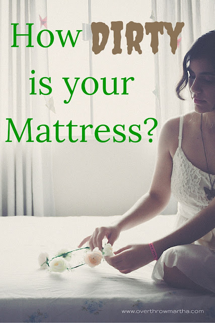 How #clean is your mattress? Get some quick and easy DIYs to help keep your #bedroom #chemicalfree using #essentialoils and a few easy #ingredients
