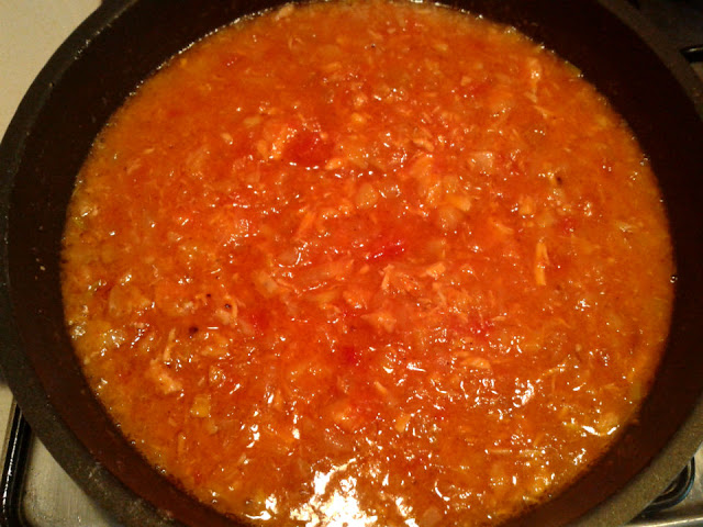 Preparamos la salsa con el sobrante de relleno