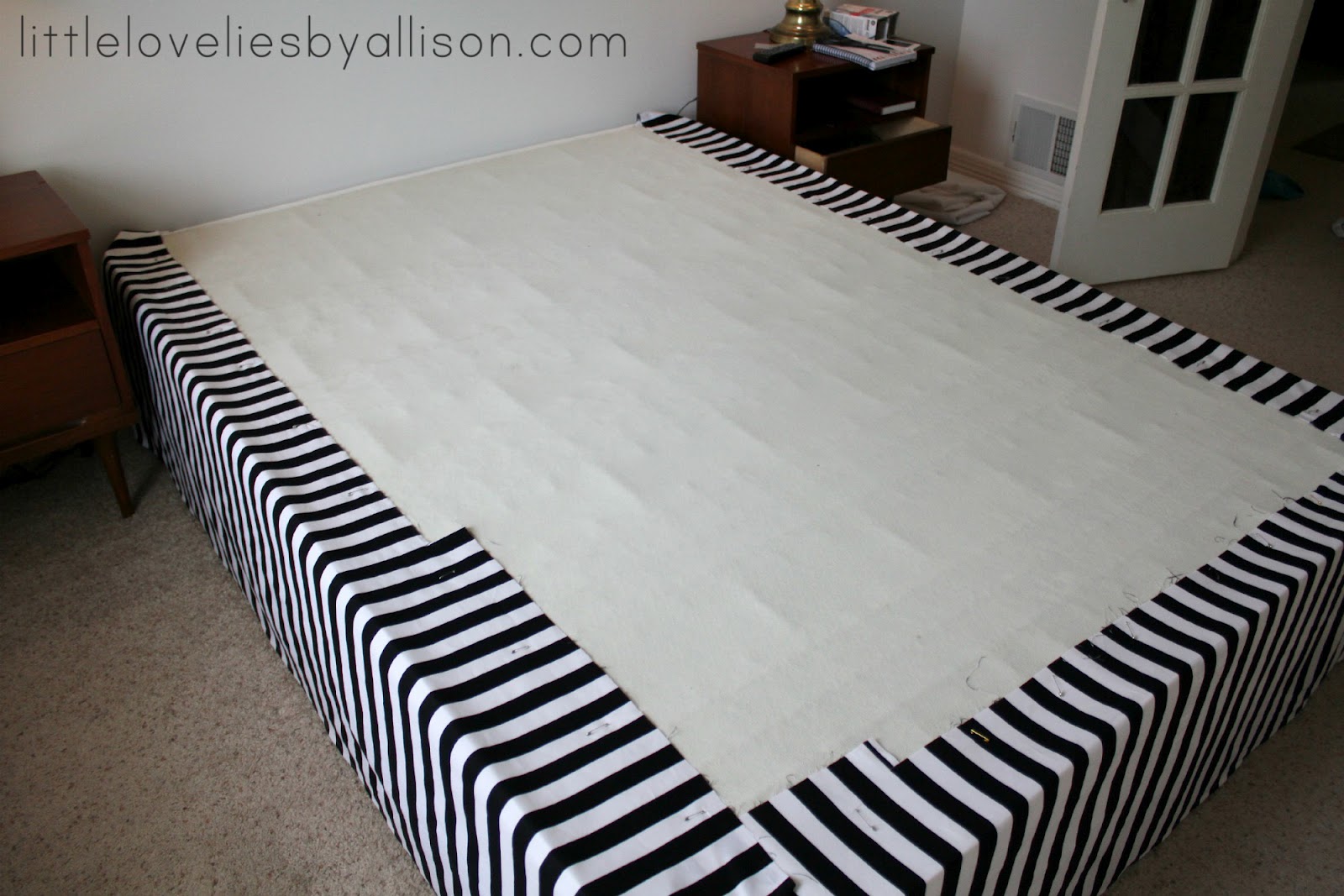 Little lovelies: tutorial: easy diy bed skirt