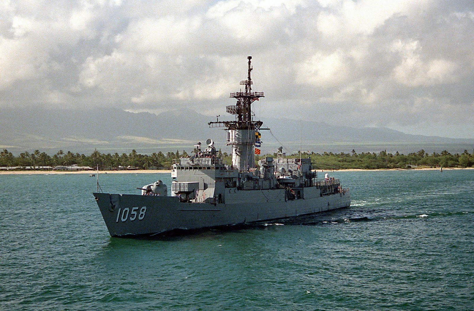 KAPAL PERANG (MILITARY SHIP) USS Marvin Shields FFG (Knox Class Frigate)