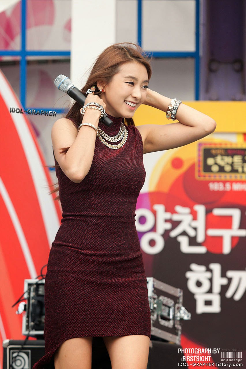 Sistar (씨스타) Bora (보라) - 'Beef day' to announce the superiority of Korea Dairy Cattle Association on 09 June 2012