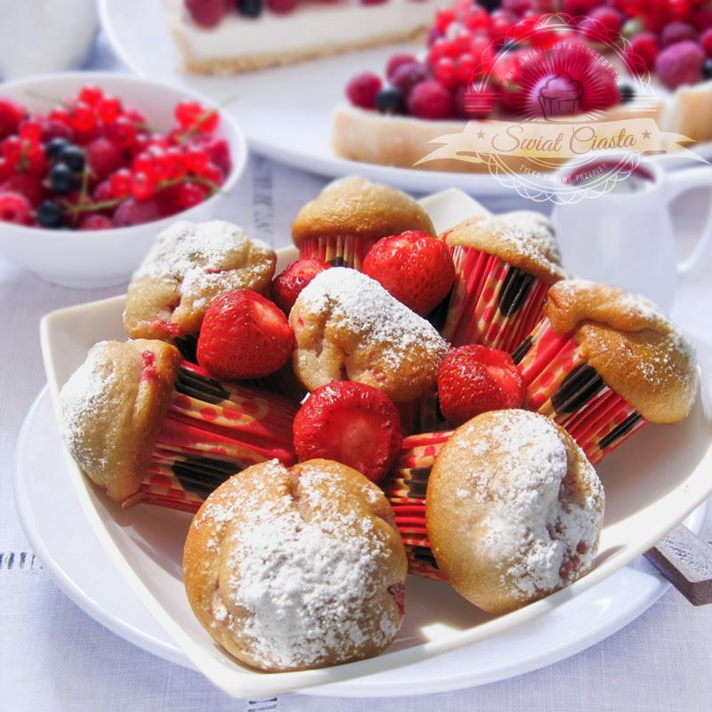 Muffinki z truskawkami | Świat Ciasta