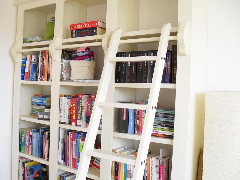 http://4.bp.blogspot.com/-gur0CJAchtw/TgyhBEUhaqI/AAAAAAAAAPI/tcokxyA9gFY/s1600/Boekenkast2.jpg