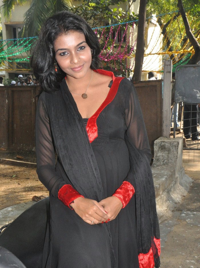 காதல் சரண்யா புகைப்படங்கள் Tamil+Actress+Kadhal+Saranya+Hot+Photos++(12)