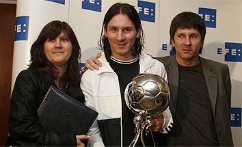 Lionel Messi with his Father and Mother