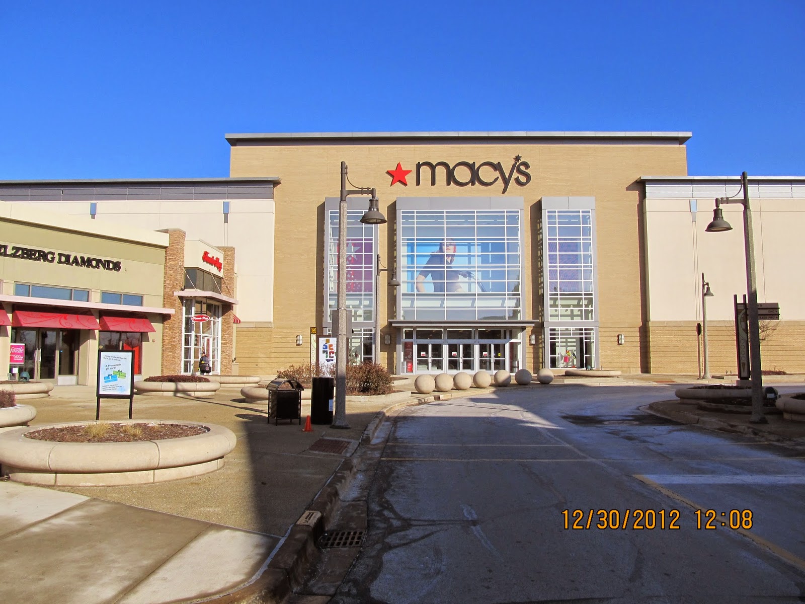 Trip to the Mall The Promenade Bolingbrook (Bolingbrook, IL)