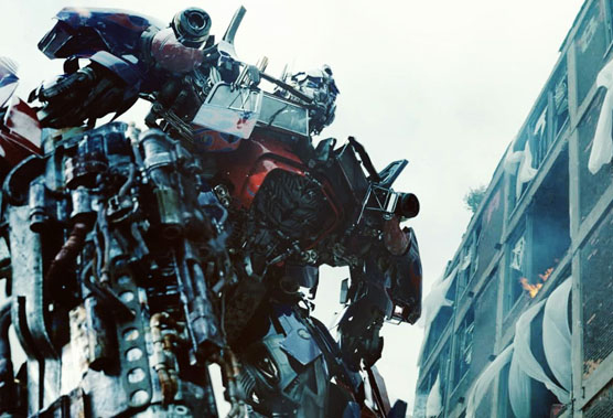 ｃｉａ こちら映画中央情報局です Transformers トランスフォーマー 3 ダーク オブ ザ ムーン の未公開映像をふんだんに盛り込み リンキン パークがリリースしてくれた最新の予告編と言ってかまわない 主題歌 Iridescent のプロモーション ビデオ